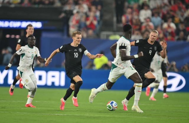 Norway's midfielder #10 Martin Odegaard and forward #09 Erling Braut Haaland eyes on the ball during the 2026 World Cup Group I football match between Norway and Senegal at the New York/New Jersey Stadium in East Rutherford on June 22, 2026. (Photo by Angela WEISS / AFP)
