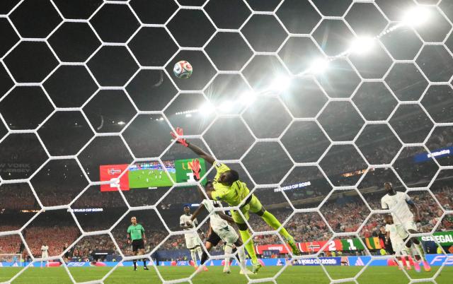 Senegal?s goalkeeper #16 Edouard Mendy concedes a goal as Norway's forward #09 Erling Braut Haaland (C) scores his team?s third goal during the 2026 World Cup Group I football match between Norway and Senegal at the New York/New Jersey Stadium in East Rutherford on June 22, 2026. (Photo by Angela WEISS / AFP)