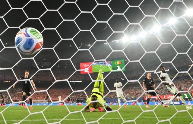 “Senegal’s goalkeeper #16 Edouard Mendy concedes a goal as Norway’s forward #09 Erling Braut Haaland (2nd R) scores his team’s third goal during the 2026 World Cup Group I football match between Norway and Senegal at the New York/New Jersey Stadium in East Rutherford on June 22, 2026. (Photo by Angela WEISS / AFP)