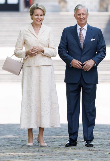 King Philippe - Filip of Belgium (R) and Queen Mathilde of Belgium stand at the Castle of Laeken in Brussels during the official state visit of the Japanese Emperor and Empress to Belgium, on June 22, 2026. (Photo by BENOIT DOPPAGNE / Belga / AFP) / Belgium OUT