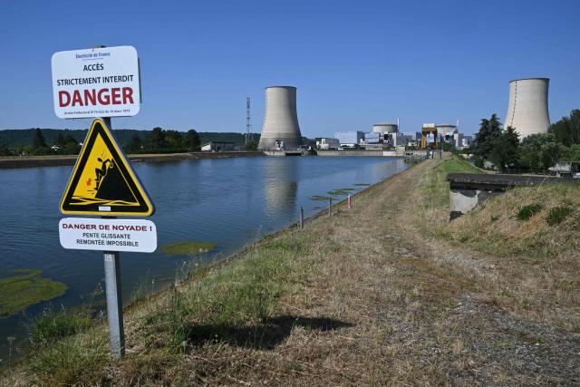 Tis photograph shows a view of the stopped Golfech nuclear power plant in southwestern France is pictured after its shutdown  on June 22 evening, due to "environmental constraints" related to an ongoing heatwave, on June 23, 2026 in Golfech. In periods of extreme heat, rising river temperatures can force EDF to reduce, or even halt, its production in order to avoid further warming the waterways. The operation of the plants is governed by maximum heating thresholds for bodies of water, which must not be exceeded, in order to protect wildlife and plant life. (Photo by Lionel BONAVENTURE / AFP)