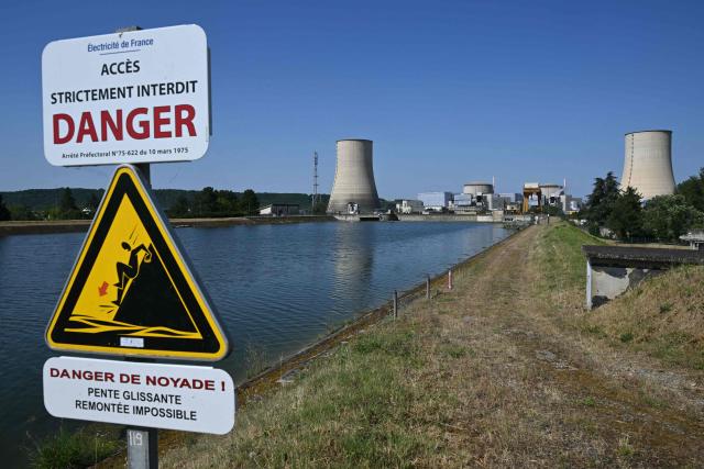 Tis photograph shows a view of the stopped Golfech nuclear power plant in southwestern France is pictured after its shutdown  on June 22 evening, due to "environmental constraints" related to an ongoing heatwave, on June 23, 2026 in Golfech. In periods of extreme heat, rising river temperatures can force EDF to reduce, or even halt, its production in order to avoid further warming the waterways. The operation of the plants is governed by maximum heating thresholds for bodies of water, which must not be exceeded, in order to protect wildlife and plant life. (Photo by Lionel BONAVENTURE / AFP)