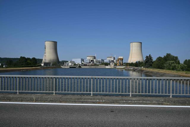 Tis photograph shows a view of the stopped Golfech nuclear power plant in southwestern France is pictured after its shutdown  on June 22 evening, due to "environmental constraints" related to an ongoing heatwave, on June 23, 2026 in Golfech. In periods of extreme heat, rising river temperatures can force EDF to reduce, or even halt, its production in order to avoid further warming the waterways. The operation of the plants is governed by maximum heating thresholds for bodies of water, which must not be exceeded, in order to protect wildlife and plant life. (Photo by Lionel BONAVENTURE / AFP)