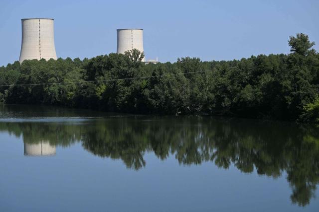 Tis photograph shows a view of the stopped Golfech nuclear power plant in southwestern France is pictured after its shutdown  on June 22 evening, due to "environmental constraints" related to an ongoing heatwave, on June 23, 2026 in Golfech. In periods of extreme heat, rising river temperatures can force EDF to reduce, or even halt, its production in order to avoid further warming the waterways. The operation of the plants is governed by maximum heating thresholds for bodies of water, which must not be exceeded, in order to protect wildlife and plant life. (Photo by Lionel BONAVENTURE / AFP)