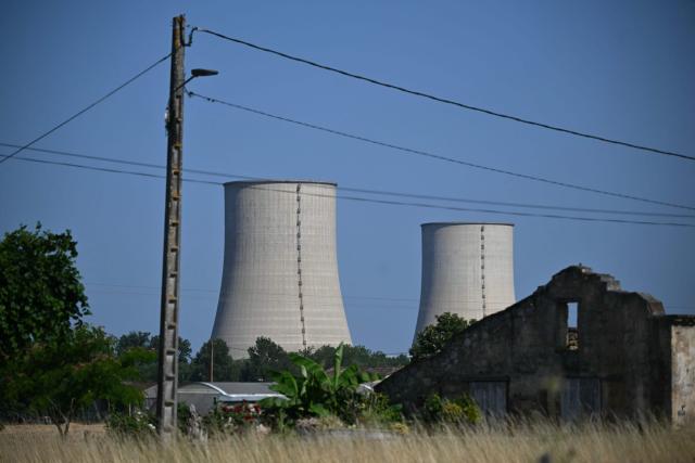 Tis photograph shows a view of the stopped Golfech nuclear power plant in southwestern France is pictured after its shutdown  on June 22 evening, due to "environmental constraints" related to an ongoing heatwave, on June 23, 2026 in Golfech. In periods of extreme heat, rising river temperatures can force EDF to reduce, or even halt, its production in order to avoid further warming the waterways. The operation of the plants is governed by maximum heating thresholds for bodies of water, which must not be exceeded, in order to protect wildlife and plant life. (Photo by Lionel BONAVENTURE / AFP)