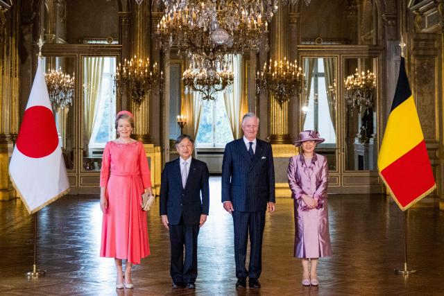 Japanese Emperor Naruhito (C), accompanied by Japan's Empress Masako (R), King Philippe - Filip of Belgium (2nd-R) and Queen Mathilde of Belgium (L), poses for an official photograph, as part of a state visit to Belgium, at the Royal Palace in Brussels on June 23, 2026. (Photo by JASPER JACOBS / Belga / AFP) / Belgium OUT