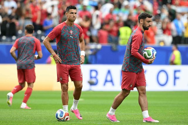 Portugal's forward #07 Cristiano Ronaldo (C) warms up prior to the 2026 World Cup Group K football match between Portugal and Uzbekistan at the Houston Stadium in Houston on June 23, 2026.  (Photo by RONALDO SCHEMIDT / AFP)