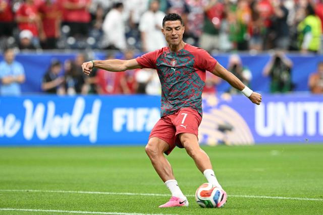 Portugal's forward #07 Cristiano Ronaldo warms up prior to the 2026 World Cup Group K football match between Portugal and Uzbekistan at the Houston Stadium in Houston on June 23, 2026.  (Photo by RONALDO SCHEMIDT / AFP)