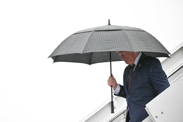 US President Donald Trump steps off Air Force One at Reading Regional Airport (RDG) in Berks County, Pennsylvania, on June 23, 2026. (Photo by Mandel NGAN / AFP)