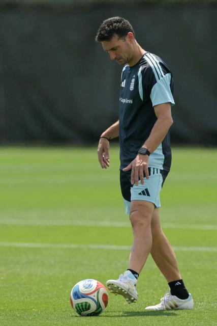 Argentina's head coach Lionel Scaloni takes part in a training session at the Sporting KC Training Centre in Kansas City on June 23, 2026, during the 2026 World Cup football tournament. (Photo by Juan MABROMATA / AFP)