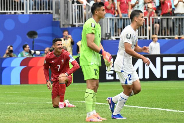 Portugal's forward #07 Cristiano Ronaldo (L) reacts  during the 2026 World Cup Group K football match between Portugal and Uzbekistan at the Houston Stadium in Houston on June 23, 2026.  (Photo by RONALDO SCHEMIDT / AFP)