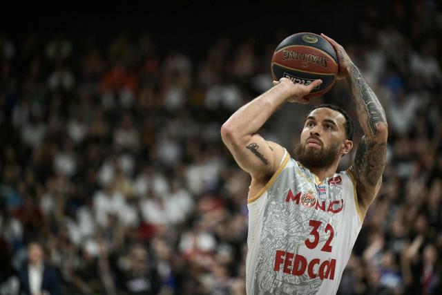 AS Monaco's US guard #32 Mike James shoots during the French Ligue Nationale de Basket (LNB Elite) Pro A match 5 of the final between Paris Basketball and AS Monaco Basket, at the Adidas Arena in Paris on June 23, 2026. James is wearing the number 32, which is usually worn by his teammate Matthew Strazel, who is absent for this decisive match after being handed a one-match ban (plus a suspended one) on June 22, 2026 by the National Basketball League (LNB) disciplinary committee. (Photo by JULIEN DE ROSA / AFP)