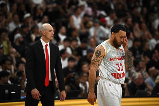 AS Monaco's US guard #32 Mike James (R) reacts in front of AS Monaco's Ukrainian Assistant Coach Sergiy Gladyr (L) during the French Ligue Nationale de Basket (LNB Elite) Pro A match 5 of the final between Paris Basketball and AS Monaco Basket, at the Adidas Arena in Paris on June 23, 2026. James is wearing the number 32, which is usually worn by his teammate Matthew Strazel, who is absent for this decisive match after being handed a one-match ban (plus a suspended one) on June 22, 2026 by the National Basketball League (LNB) disciplinary committee. (Photo by JULIEN DE ROSA / AFP)