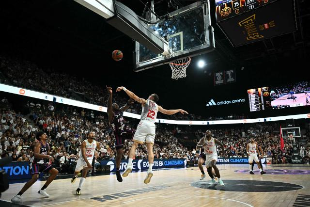Paris Basketball's French shooting guard #24 Yakuba Ouattara (CL) shoots as AS Monaco's French-US guard #22 Terry Tarpey (C) tries to block during the French Ligue Nationale de Basket (LNB Elite) Pro A match 5 of the final between Paris Basketball and AS Monaco Basket, at the Adidas Arena in Paris on June 23, 2026. (Photo by JULIEN DE ROSA / AFP)