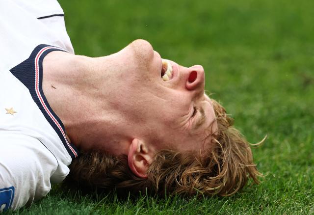 England's forward #18 Anthony Gordon reacts after a collision  during the 2026 World Cup Group L football match between England and Ghana at the Boston Stadium in Foxborough on June 23, 2026.  (Photo by FRANCK FIFE / AFP)