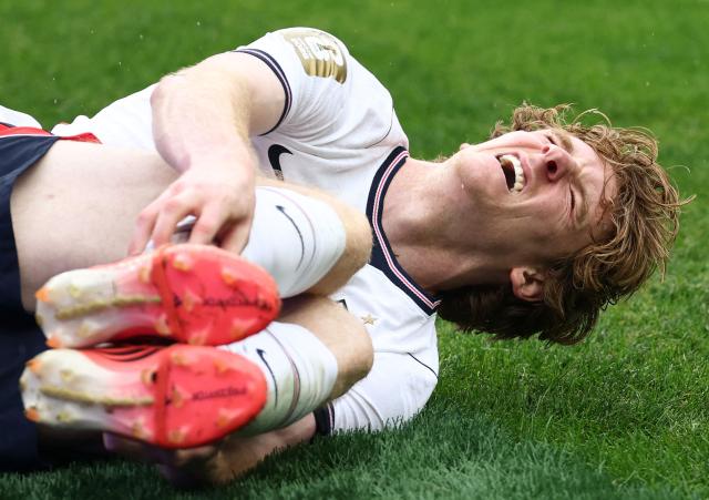 England's forward #18 Anthony Gordon reacts after a collision  during the 2026 World Cup Group L football match between England and Ghana at the Boston Stadium in Foxborough on June 23, 2026.  (Photo by FRANCK FIFE / AFP)