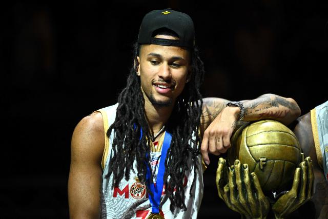 AS Monaco's French Guard #32 Matthew Strazel celebrates with the trophy as AS Monaco are crowned French Ligue Nationale de Basket (LNB Elite) Champions after their match 5 final game against Paris Basketball at the Adidas Arena in Paris on June 23, 2026. (Photo by JULIEN DE ROSA / AFP)
