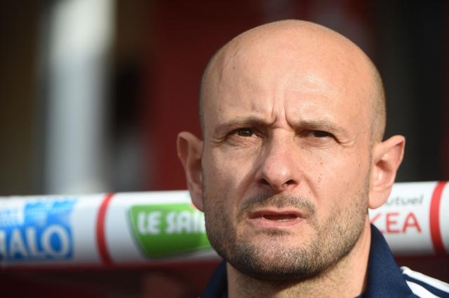 (FILES) Brest's French goalkeeping coach and alternate head coach Julien Lachuer looks on during the French L1 football match between Stade Brestois 29 (Brest) and ES Troyes AC at the Francis Le Ble stadium in Brest on November 13, 2022. Julien Lachuer will succeed Eric Roy as coach of Stade Brestois following Roy's death from cancer last week, a source close to the club said on June 24, 2026, confirming a report by Ouest France. (Photo by Jean-Francois MONIER / AFP)