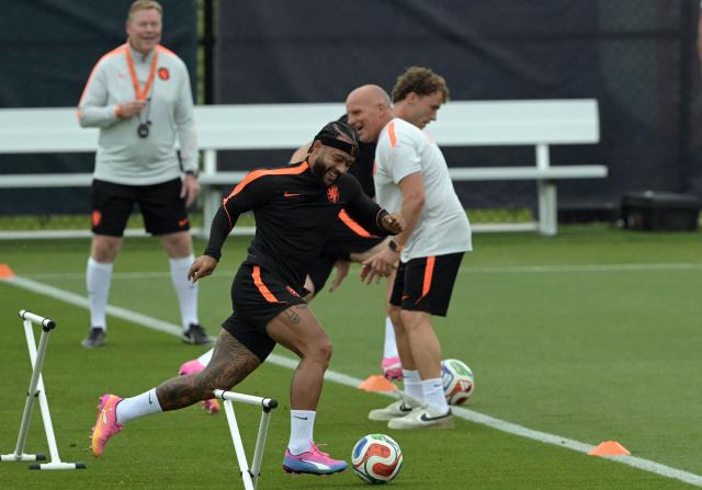 Netherlands' forward #10 Memphis Depay practices during a training session on the eve of the 2026 World Cup football tournament Group F football match between Netherlands and Tunisia at KC Current Training Facility in Kansas City on June 24, 2026. (Photo by JUAN MABROMATA / AFP)