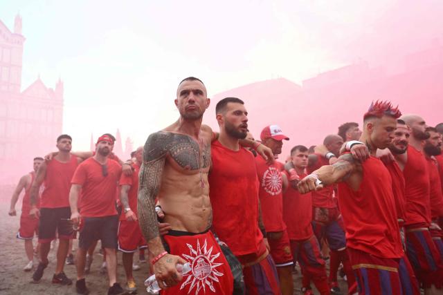 Rossi players arrive for the final match of the Calcio Storico Fiorentino, a traditional 16th century renaissance ball game, between the Azzurri of Santa Croce and the Rossi of Santa Maria Novella, at Piazza Santa Croce in Florence on June 24, 2026. (Photo by Alberto PIZZOLI / AFP)