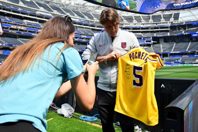 US Argentine head coach Mauricio Pochettino poses for a photo holding a Los Angeles Lakers jersey gifted by Los Angeles Lakers head coach JJ Redick (unseen) at Los Angeles Stadium on June 24, 2026, on the eve of the 2026 World Cup football tournament Group D football match against Turkey and the USA. (Photo by Frederic J. Brown / AFP)