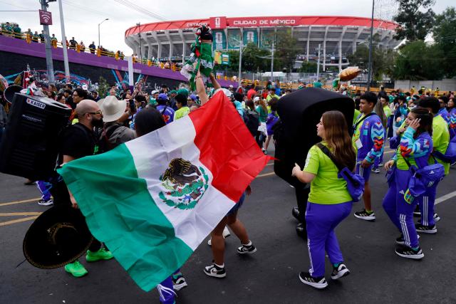 Mexican fans arrive at the Mexico City Stadium ahead of the 2026 World Cup Group A football match between the Czech Republic and Mexico in Mexico City on June 24, 2026.  (Photo by Rodrigo Oropeza / AFP)