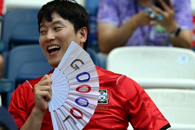 A South Korean fan waits for the start of the 2026 World Cup Group A football match between South Africa and South Korea at the Monterrey Stadium in Guadalupe, Mexico, on June 24, 2026.  (Photo by Yuri CORTEZ / AFP)
