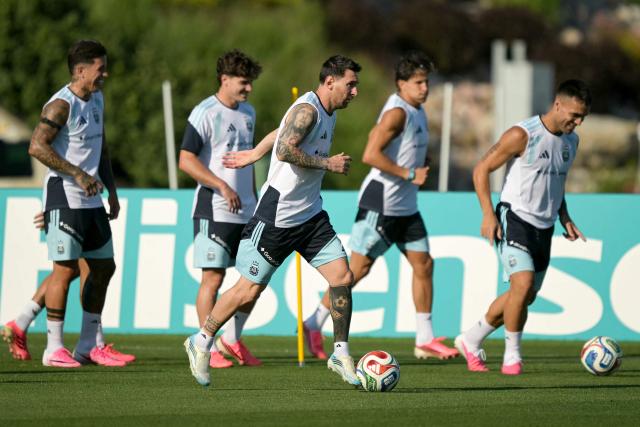 Argentina's forward #10 Lionel Messi (C) takes part in a training session during the 2026 World Cup football tournament at Sporting KC Training Centre in Kansas City on June 24, 2026. (Photo by JUAN MABROMATA / AFP)
