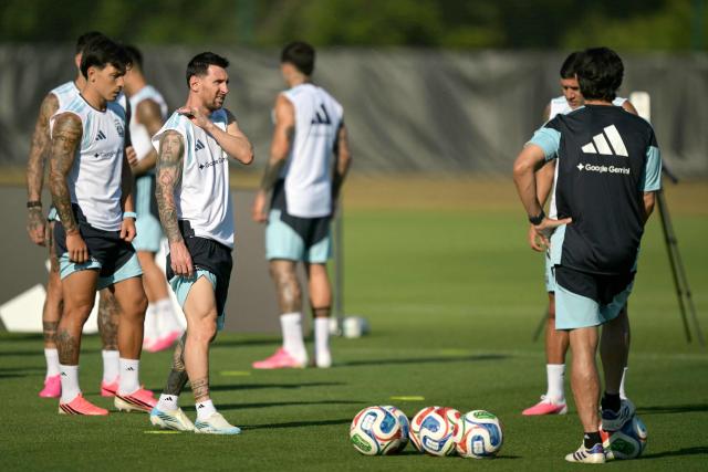 Argentina's forward #10 Lionel Messi (2nd-L) takes part in a training session during the 2026 World Cup football tournament at Sporting KC Training Centre in Kansas City on June 24, 2026. (Photo by JUAN MABROMATA / AFP)