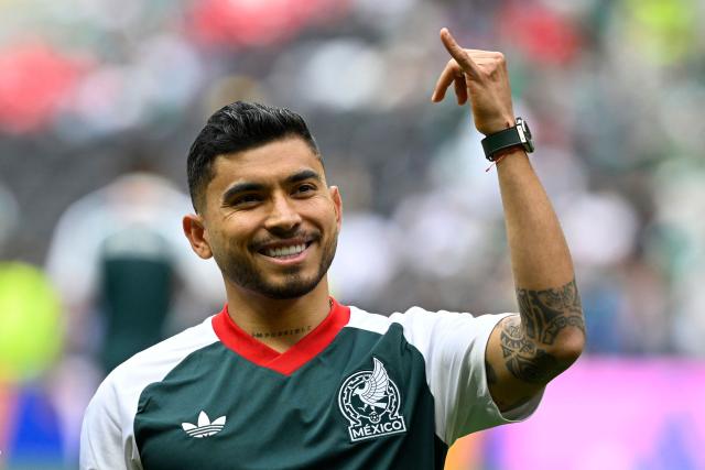 Mexico's midfielder #17 Orbelin Pineda gestures as he warms up ahead of the 2026 World Cup Group A football match between the Czech Republic and Mexico at the Mexico City Stadium in Mexico City on June 24, 2026.  (Photo by Alfredo ESTRELLA / AFP)