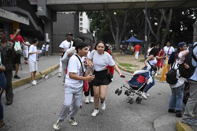 People run into the street following an earthquake in Caracas on June 24, 2026. A magnitude 7.1 earthquake struck Venezuela on Wednesday, the United States Geological Survey (USGS) reported, triggering panic in Caracas, according to AFP journalists. The tremor, which was followed by several aftershocks, was also felt in Colombia. (Photo by Federico PARRA / AFP)