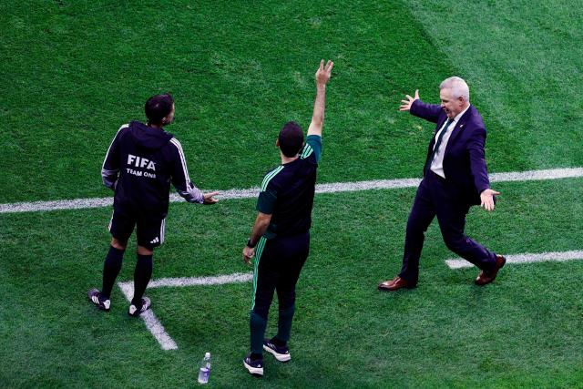 Mexico's head coach Javier Aguirre (R) reacts during the 2026 World Cup Group A football match between the Czech Republic and Mexico at the Mexico City Stadium in Mexico City on June 24, 2026.  (Photo by Rodrigo Oropeza / AFP)