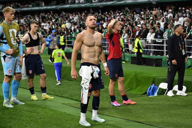 Czech Republic's defender #05 Vladimir Coufal looks to fans after losing the 2026 World Cup Group A football match between the Czech Republic and Mexico at the Mexico City Stadium in Mexico City on June 24, 2026.  (Photo by CARL DE SOUZA / AFP)