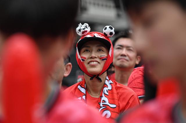 South Korean fans watch the 2026 World Cup football match between South Korea and South Africa on big screens at Gwanghwamun Square in Seoul on June 25, 2026. (Photo by Jade GAO / AFP)