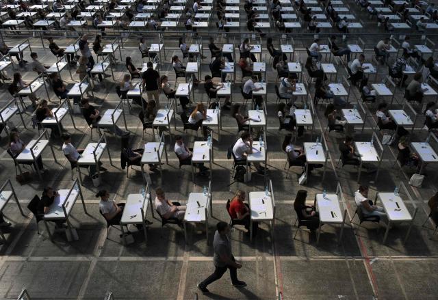 CORRECTION / Students prepare to take university entrance exams at the Belgrade Fair in Belgrade on June 25, 2026, as Serbia endures a heatwave affecting much of southeastern and central Europe. At least 101 million Europeans were expected to experience temperatures of over 35C on June 25, 2026, in a punishing and increasingly deadly heatwave hotter than weather in parts of Africa. (Photo by OLIVER BUNIC / str / AFP) / The erroneous mention[s] appearing in the metadata of this photo by OLIVER BUNIC has been modified in AFP systems in the following manner: [June 25] instead of [June 29]. Please immediately remove the erroneous mention[s] from all your online services and delete it (them) from your servers. If you have been authorized by AFP to distribute it (them) to third parties, please ensure that the same actions are carried out by them. Failure to promptly comply with these instructions will entail liability on your part for any continued or post notification usage. Therefore we thank you very much for all your attention and prompt action. We are sorry for the inconvenience this notification may cause and remain at your disposal for any further information you may require.