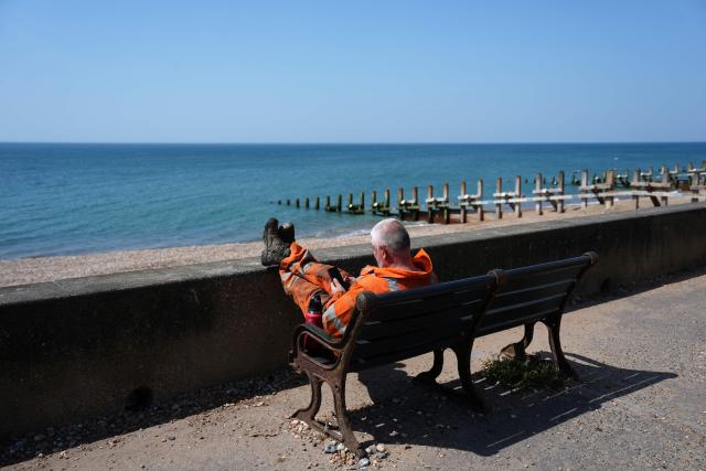 A worker takes a break from working in the heat, as work continues on the beach roynes, part of the coastal protection scheme in Hove, on the south coast of England on June 25, 2026, during a heatwave. The UK recorded its hottest ever June temperature on June 24 with the mercury rising to 36.1C in southern England, breaking the previous record of 35.6C set in 1976. (Photo by CARLOS JASSO / AFP)