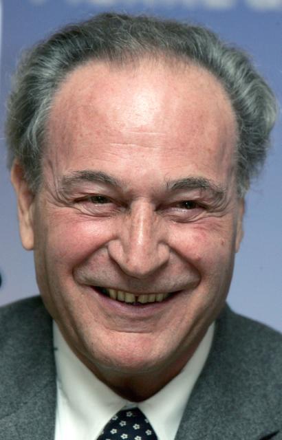 (FILES) Chairman of French group Pierre et Vacances, Gerard Bremond smiles after signing with French hotel group Accor chief executive Gilles Pelisson a European partnership for developing a urban residence network, aiming to become the continental leader, 02 February 2007 in Paris. The founder of the French tourism group Pierre & Vacances, Gerard Bremond, has died at the age of 88, the group announced on June 25, 2026 in a statement received by AFP. (Photo by PIERRE VERDY / AFP)