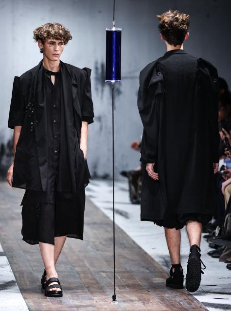 A model presents a creation by Yohji Yamamoto for the Menswear Spring/Summer 2027 collection fashion show as part of the Paris Fashion Week, in Paris, on June 25, 2026. (Photo by SIMON WOHLFAHRT / AFP)