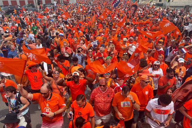 Netherlands' fans march along city's downtown towards to the stadium prior to the 2026 World Cup Group F football match between Tunisia and the Netherlands at the Kansas City Stadium in Kansas City on June 25, 2026. (Photo by ALFRED DAVIES / AFP)