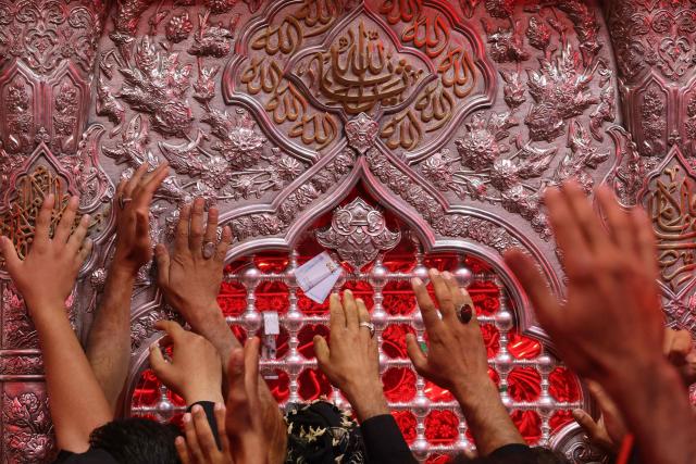 Shia Muslim devotees gather at the grave of Imam Hussein for a mourning ritual in Iraq's holy city of Karbala on June 25, 2026, at the peak of Ashura, a 10-day period commemorating the seventh century killing of Prophet Mohammed's grandson Imam Hussein. (Photo by AHMAD AL-RUBAYE / AFP)