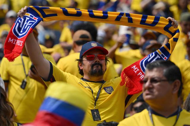 An Ecuadorian fan shows a scarf of his team ahead of the 2026 World Cup Group E football match between Ecuador and Germany at the New York/New Jersey Stadium in East Rutherford on June 25, 2026. (Photo by ANGELA WEISS / AFP)