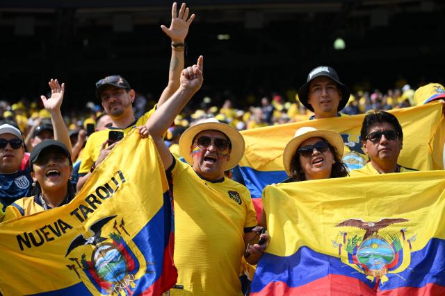 Ecuadorian fans cheer ahead of the 2026 World Cup Group E football match between Ecuador and Germany at the New York/New Jersey Stadium in East Rutherford on June 25, 2026. (Photo by ANGELA WEISS / AFP)