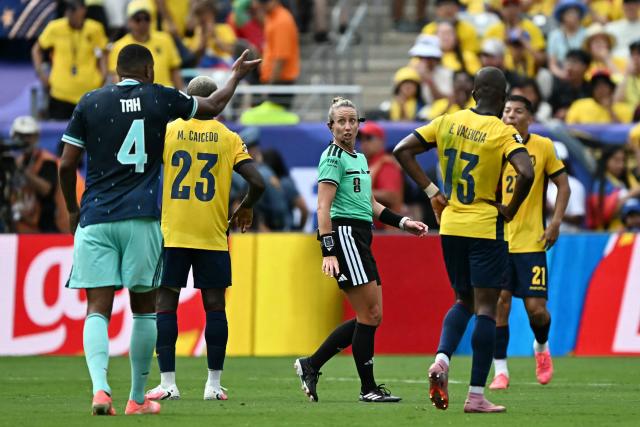 US referee Tori Penso gestures during the 2026 World Cup Group E football match between Ecuador and Germany at the New York/New Jersey Stadium in East Rutherford on June 25, 2026. (Photo by Jewel SAMAD / AFP)