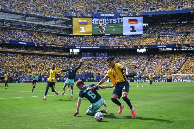 Germany's defender #06 Joshua Kimmich and Ecuador's defender #03 Piero Hincapie fight for the ball during the 2026 World Cup Group E football match between Ecuador and Germany at the New York/New Jersey Stadium in East Rutherford on June 25, 2026. (Photo by Jewel SAMAD / AFP)