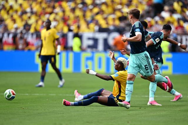 Ecuador's forward #20 Nilson Angulo reacts on the ground during the 2026 World Cup Group E football match between Ecuador and Germany at the New York/New Jersey Stadium in East Rutherford on June 25, 2026. (Photo by Jewel SAMAD / AFP)