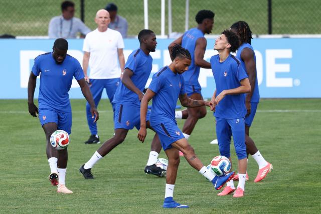 France's forward #11 Michael Olise (C) plays with a ball during a training session on the eve of France's 2026 World Cup football tournament Grou I football match against Norway at Bentley University in Boston on June 25, 2026.  (Photo by FRANCK FIFE / AFP)