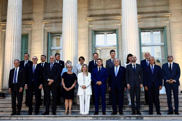 French President Emmanuel Macron (C-R), Italian Prime Minister Giorgia Meloni (C-L) and members of their government pose for a family photo during a Franco-Italian summit in Antibes, southern France on June 25, 2026. The talks mark the first Franco-Italian summit since a treaty on a strategic alliance came into force in 2021, elevating relations to a level comparable to that between France and Germany. (Photo by Manon Cruz / POOL / AFP)