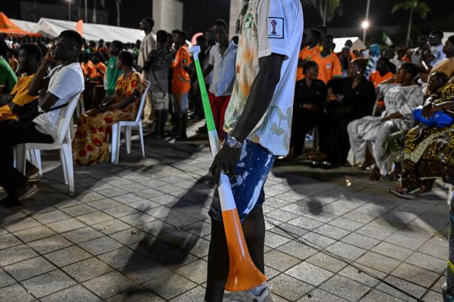 Ivory Coast's National Football team fans gather in front of a giant public brodcast screen as they watch the 2026 FIFA World Cup football tournament match between Ivory Coast and Curacao at the Place de la Mairie in Abobo, suburb of Abidjan on June 25, 2026. (Photo by Issouf SANOGO / AFP)