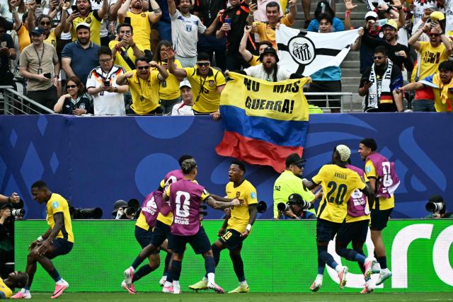 Ecuador's midfielder #19 Gonzalo Plata (C) celebrates scoring his team's second goal during the 2026 World Cup Group E football match between Ecuador and Germany at the New York/New Jersey Stadium in East Rutherford on June 25, 2026. (Photo by Jewel SAMAD / AFP)