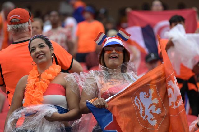 Netherlands' fans cheer their team ahead the 2026 World Cup Group F football match between Tunisia and the Netherlands at the Kansas City Stadium in Kansas City on June 25, 2026.  (Photo by Juan MABROMATA / AFP)